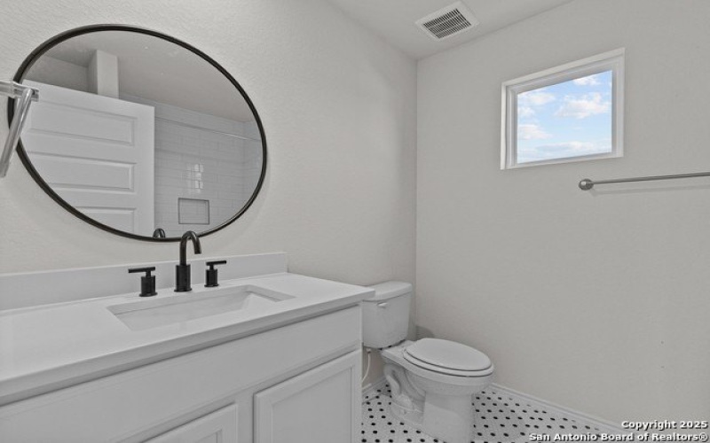 631 E Carolina St #4, San Antonio, TX 78210-1814, 2 Bedrooms Bedrooms, ,1 BathroomBathrooms,Residential,For Sale,631 E Carolina St,1834633