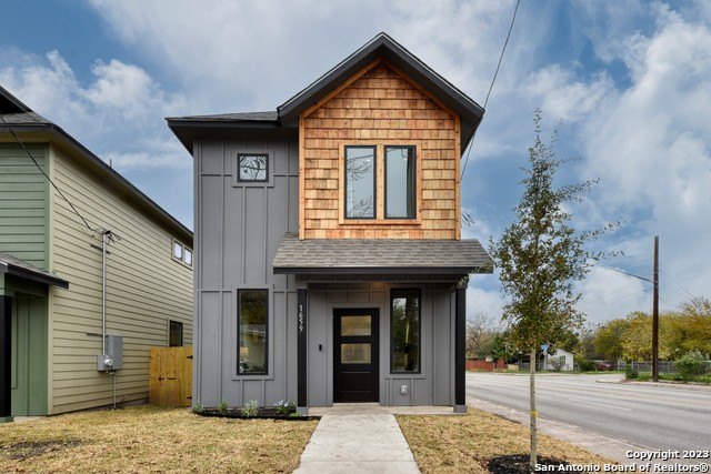 1659 N Center Street, San Antonio, TX 78202, 3 Bedrooms Bedrooms, ,2 BathroomsBathrooms,Residential,For Sale,1659 N Center Street,1835647