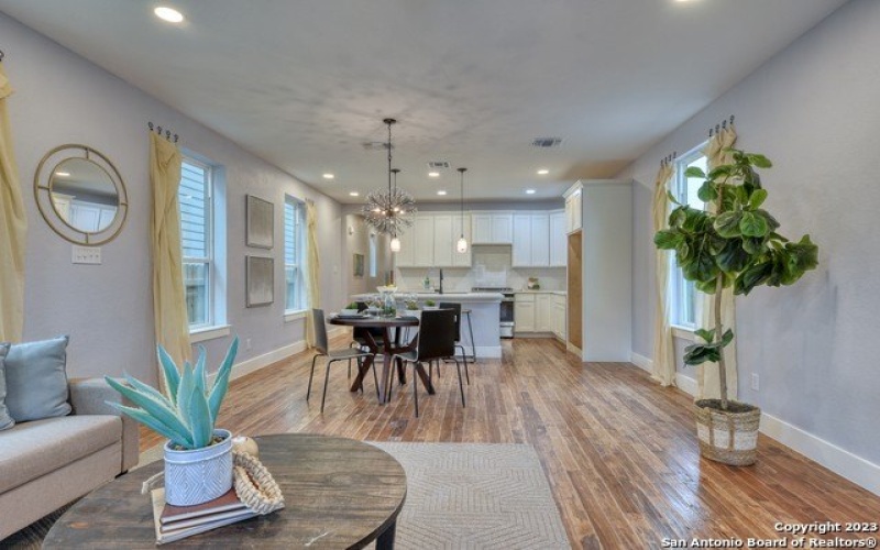 1659 N Center Street, San Antonio, TX 78202, 3 Bedrooms Bedrooms, ,2 BathroomsBathrooms,Residential,For Sale,1659 N Center Street,1835647