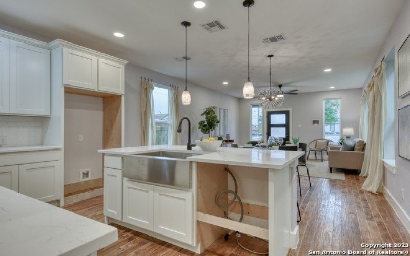 1659 N Center Street, San Antonio, TX 78202, 3 Bedrooms Bedrooms, ,2 BathroomsBathrooms,Residential,For Sale,1659 N Center Street,1835647