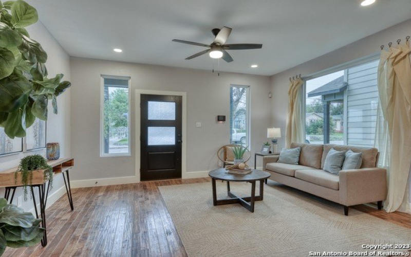 1659 N Center Street, San Antonio, TX 78202, 3 Bedrooms Bedrooms, ,2 BathroomsBathrooms,Residential,For Sale,1659 N Center Street,1835647