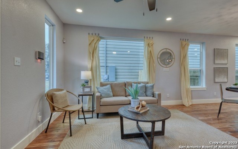 1659 N Center Street, San Antonio, TX 78202, 3 Bedrooms Bedrooms, ,2 BathroomsBathrooms,Residential,For Sale,1659 N Center Street,1835647
