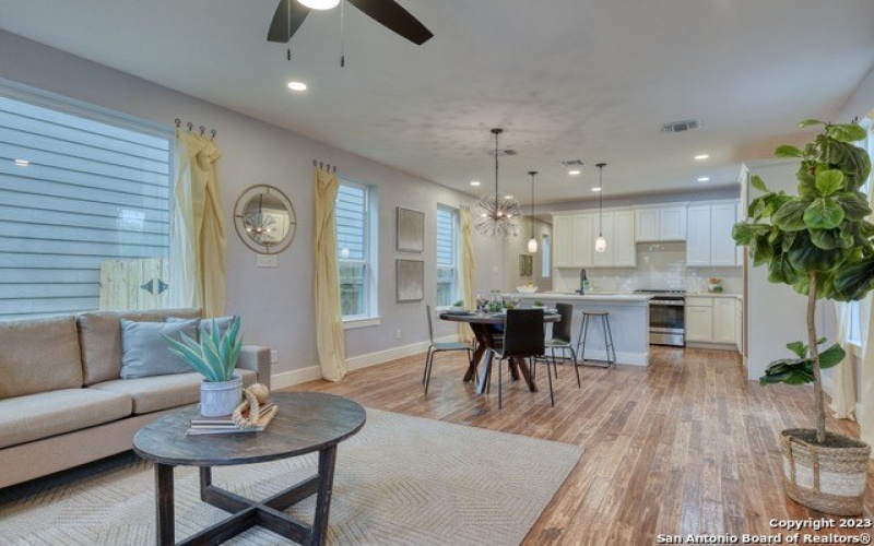 1659 N Center Street, San Antonio, TX 78202, 3 Bedrooms Bedrooms, ,2 BathroomsBathrooms,Residential,For Sale,1659 N Center Street,1835647