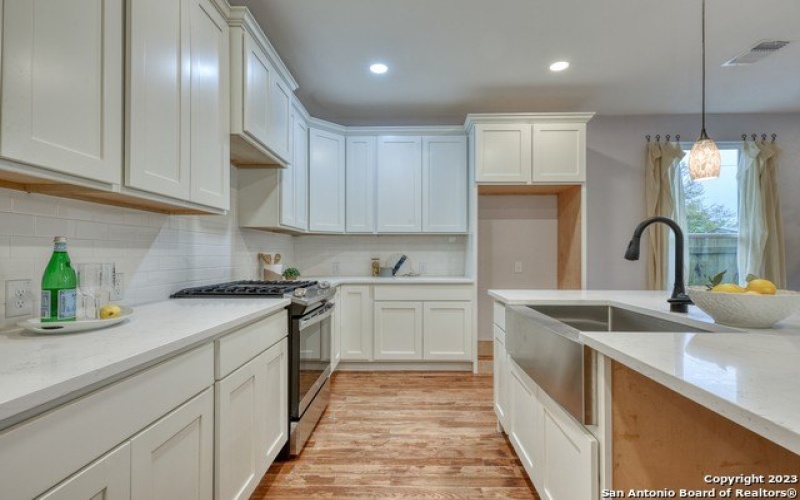 1659 N Center Street, San Antonio, TX 78202, 3 Bedrooms Bedrooms, ,2 BathroomsBathrooms,Residential,For Sale,1659 N Center Street,1835647
