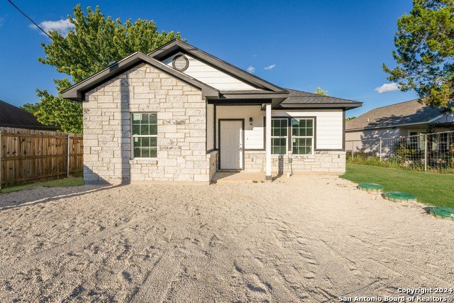 1032 BLUERIDGE DR, Canyon Lake, TX 78133, 3 Habitaciones Habitaciones , ,2 BañosBaños,Residential,En Venta,1032 BLUERIDGE DR,1835780
