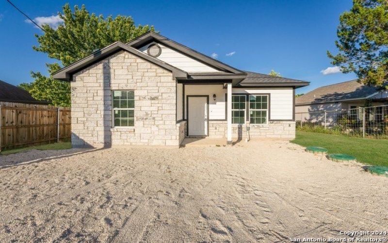 1032 BLUERIDGE DR, Canyon Lake, TX 78133, 3 Habitaciones Habitaciones , ,2 BañosBaños,Residential,En Venta,1032 BLUERIDGE DR,1835780