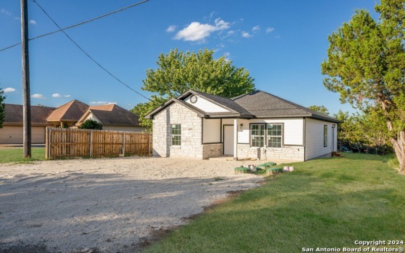 1032 BLUERIDGE DR, Canyon Lake, TX 78133, 3 Habitaciones Habitaciones , ,2 BañosBaños,Residential,En Venta,1032 BLUERIDGE DR,1835780