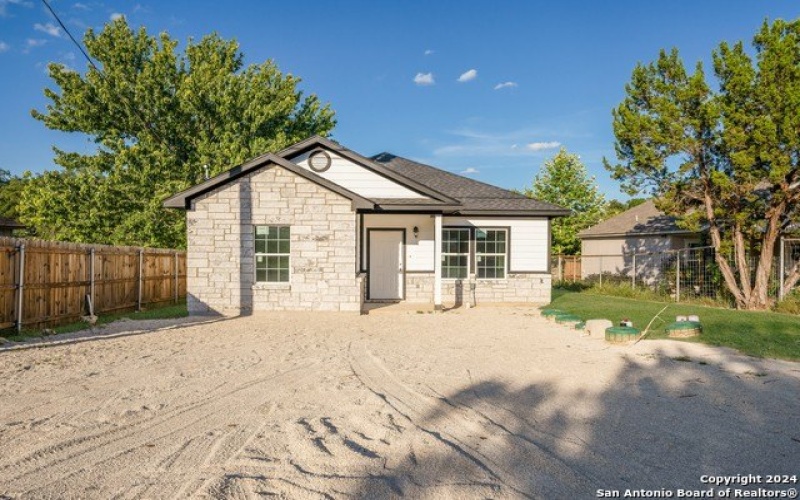 1032 BLUERIDGE DR, Canyon Lake, TX 78133, 3 Habitaciones Habitaciones , ,2 BañosBaños,Residential,En Venta,1032 BLUERIDGE DR,1835780
