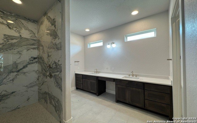 692 County Road 320, Floresville, TX 78114, 3 Habitaciones Habitaciones , ,2 BañosBaños,Residential,En Venta,692 County Road 320,1845197