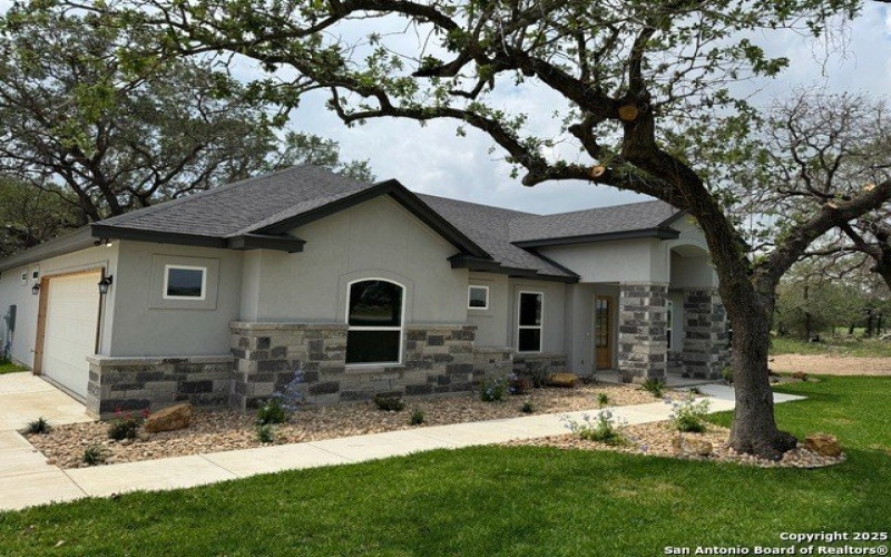 692 County Road 320, Floresville, TX 78114, 3 Habitaciones Habitaciones , ,2 BañosBaños,Residential,En Venta,692 County Road 320,1845197