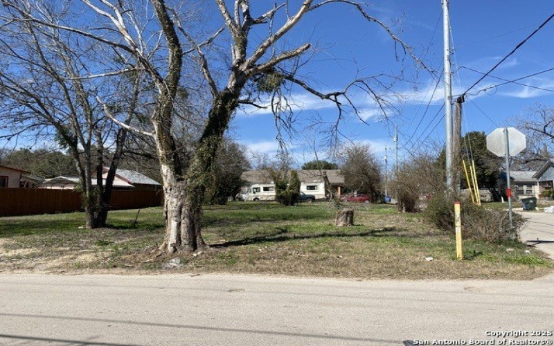 402 W Ireland, Seguin, TX 78155, 3 Bedrooms Bedrooms, ,2 BathroomsBathrooms,Residential,For Sale,402 W Ireland,1845655