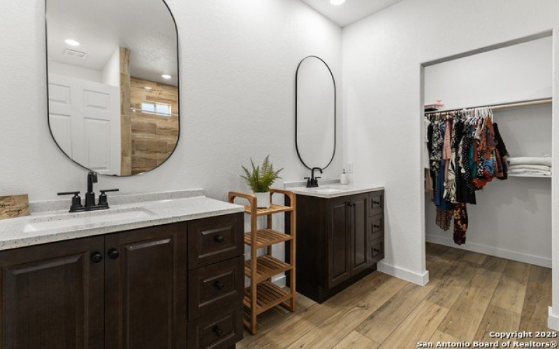 105 Hidden Cove, Floresville, TX 78114-0059, 4 Habitaciones Habitaciones , ,2 BañosBaños,Residential,En Venta,105 Hidden Cove,0,1840136