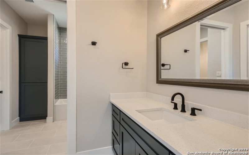 103 RIVER MTN DR, Boerne, TX 78006-2574, 4 Habitaciones Habitaciones , ,3 BañosBaños,Residential,En Venta,103 RIVER MTN DR,1840147