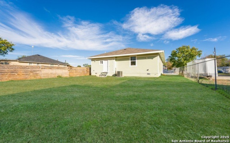 1615 Hough, Adkins, TX 78101, 3 Habitaciones Habitaciones , ,2 BañosBaños,Residential,En Venta,1615 Hough,1848618