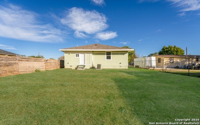 1615 Hough, Adkins, TX 78101, 3 Habitaciones Habitaciones , ,2 BañosBaños,Residential,En Venta,1615 Hough,1848618