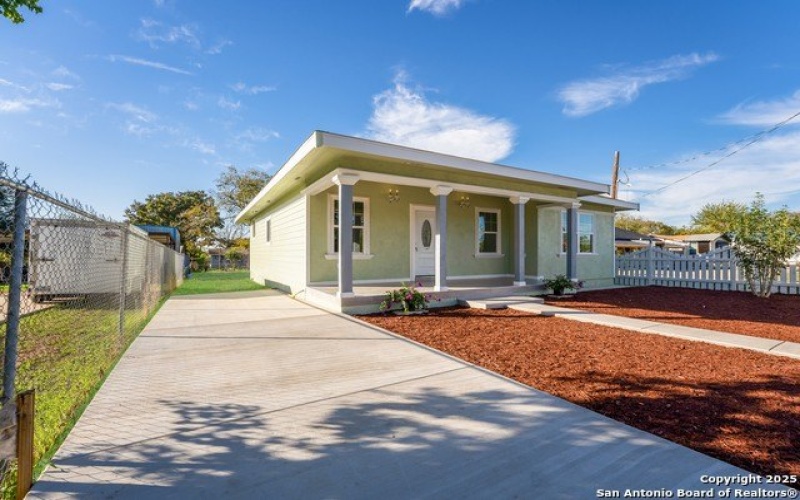 1615 Hough, Adkins, TX 78101, 3 Habitaciones Habitaciones , ,2 BañosBaños,Residential,En Venta,1615 Hough,1848618