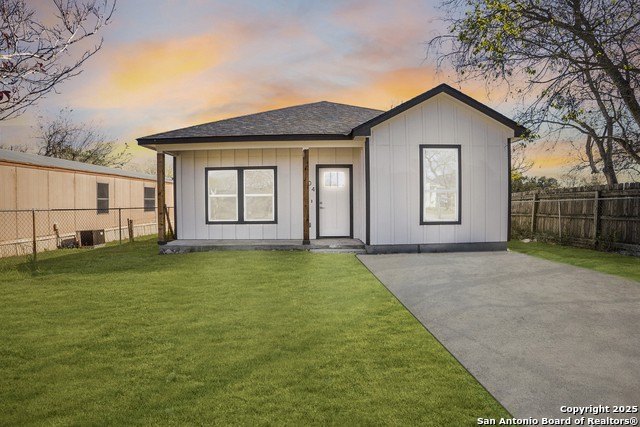804 PEACH ST, Jourdanton, TX 78026, 3 Habitaciones Habitaciones , ,2 BañosBaños,Residential,En Venta,804 PEACH ST,1842392