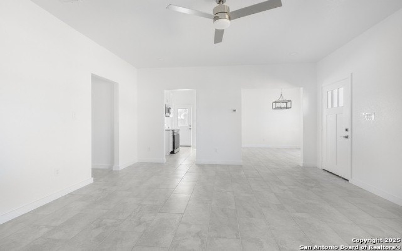 804 PEACH ST, Jourdanton, TX 78026, 3 Habitaciones Habitaciones , ,2 BañosBaños,Residential,En Venta,804 PEACH ST,1842392