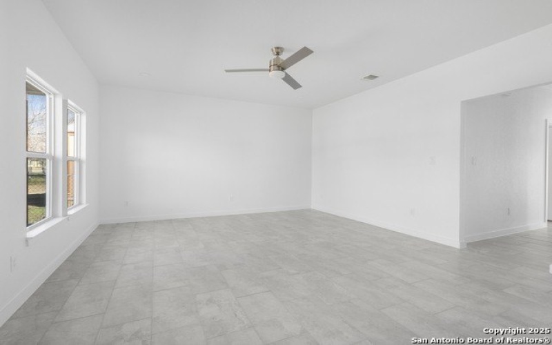 804 PEACH ST, Jourdanton, TX 78026, 3 Habitaciones Habitaciones , ,2 BañosBaños,Residential,En Venta,804 PEACH ST,1842392