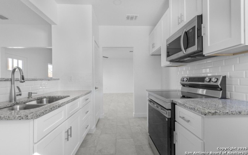 804 PEACH ST, Jourdanton, TX 78026, 3 Habitaciones Habitaciones , ,2 BañosBaños,Residential,En Venta,804 PEACH ST,1842392