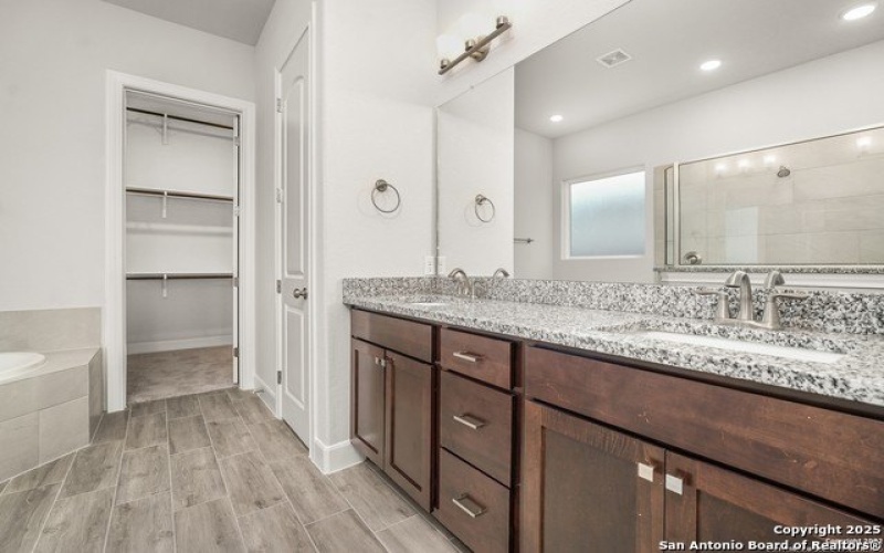 307 E Club View, Seguin, TX 78155, 3 Bedrooms Bedrooms, ,2 BathroomsBathrooms,Residential,For Sale,307 E Club View,1843818