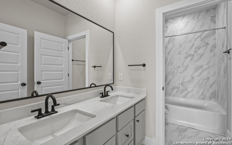 4507 YOAKUM VALLEY, Schertz, TX 78108, 5 Habitaciones Habitaciones , ,5 BañosBaños,Residential,En Venta,4507 YOAKUM VALLEY,0,1853078
