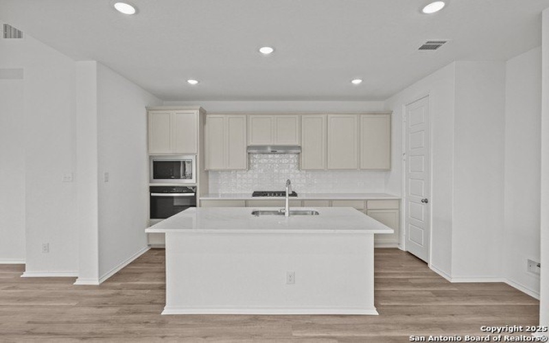 10048 Hombourg Road, Schertz, TX 78154, 4 Bedrooms Bedrooms, ,3 BathroomsBathrooms,Residential,For Sale,10048 Hombourg Road,1853488