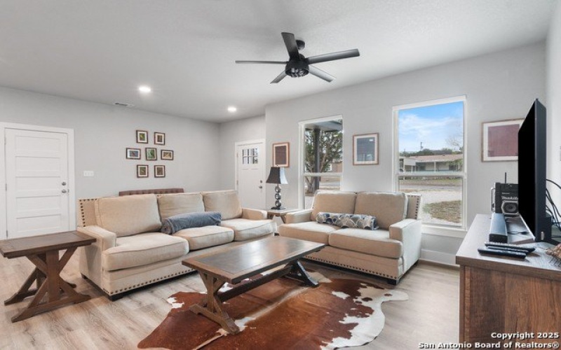 185 Jim Dalrymple, Leakey, TX 78873, 3 Bedrooms Bedrooms, ,2 BathroomsBathrooms,Residential,For Sale,185 Jim Dalrymple,1850340