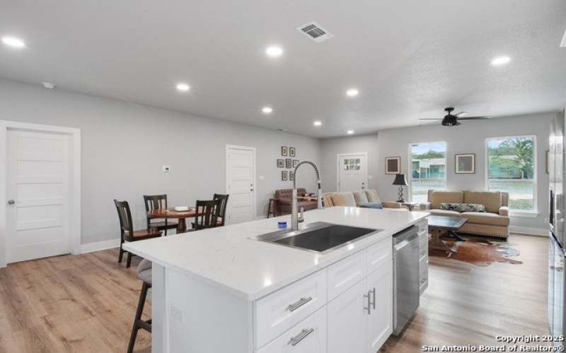 185 Jim Dalrymple, Leakey, TX 78873, 3 Bedrooms Bedrooms, ,2 BathroomsBathrooms,Residential,For Sale,185 Jim Dalrymple,1850340
