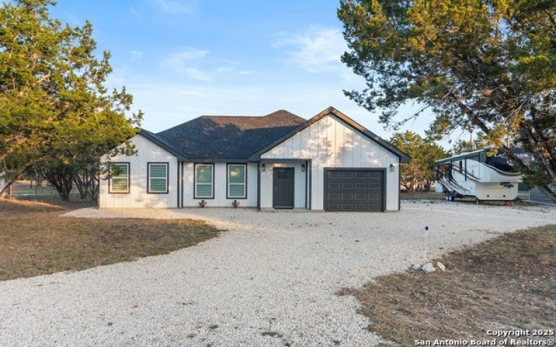 185 Jim Dalrymple, Leakey, TX 78873, 3 Bedrooms Bedrooms, ,2 BathroomsBathrooms,Residential,For Sale,185 Jim Dalrymple,1850340