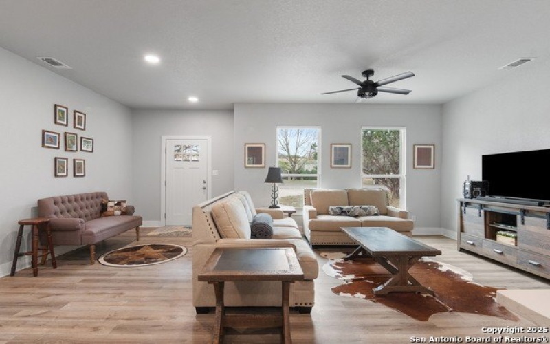 185 Jim Dalrymple, Leakey, TX 78873, 3 Bedrooms Bedrooms, ,2 BathroomsBathrooms,Residential,For Sale,185 Jim Dalrymple,1850340