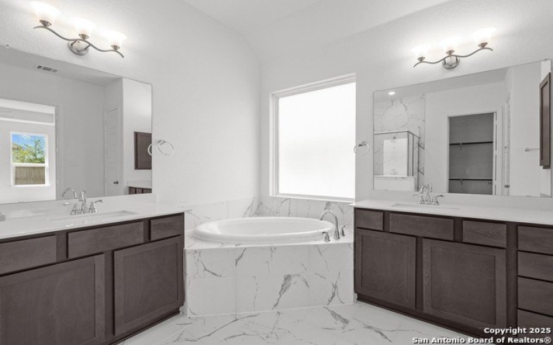 110 Katie Court, Castroville, TX 78009, 4 Habitaciones Habitaciones , ,3 BañosBaños,Residential,En Venta,110 Katie Court,0,1851036