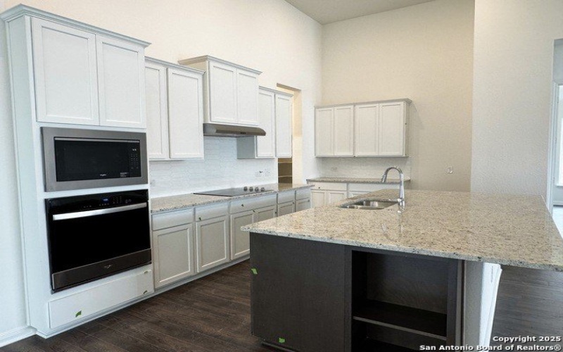 124 Katie Court, Castroville, TX 78009, 4 Habitaciones Habitaciones , ,5 BañosBaños,Residential,En Venta,124 Katie Court,1851054