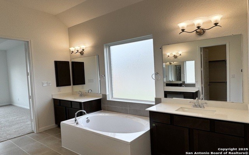 124 Katie Court, Castroville, TX 78009, 4 Habitaciones Habitaciones , ,5 BañosBaños,Residential,En Venta,124 Katie Court,1851054