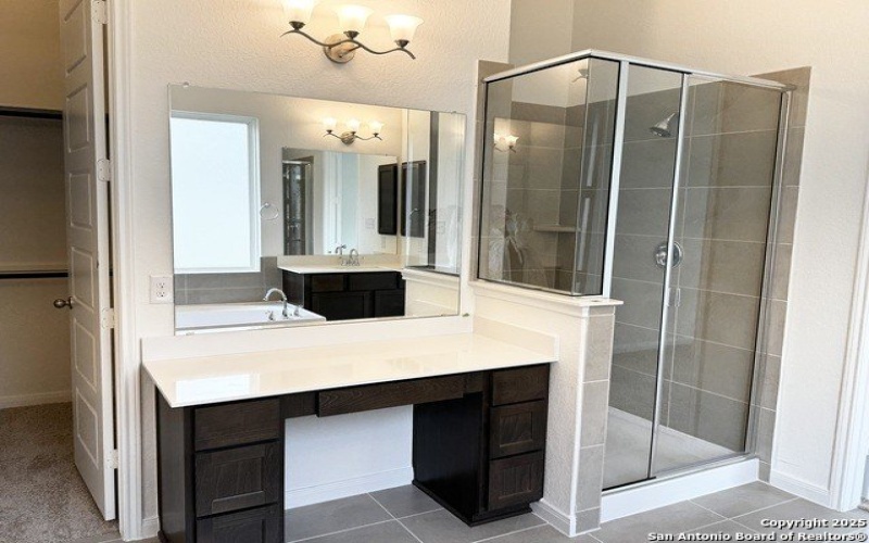 124 Katie Court, Castroville, TX 78009, 4 Habitaciones Habitaciones , ,5 BañosBaños,Residential,En Venta,124 Katie Court,1851054