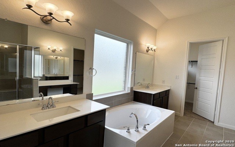 124 Katie Court, Castroville, TX 78009, 4 Habitaciones Habitaciones , ,5 BañosBaños,Residential,En Venta,124 Katie Court,1851054