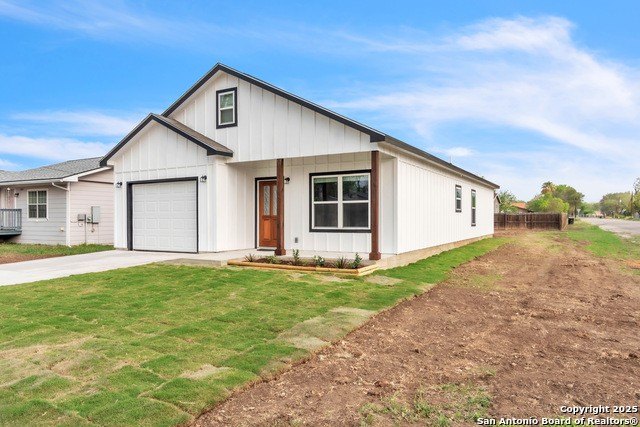 1702 17th, Hondo, TX 78861, 3 Habitaciones Habitaciones , ,2 BañosBaños,Residential,En Venta,1702 17th,0,1854862