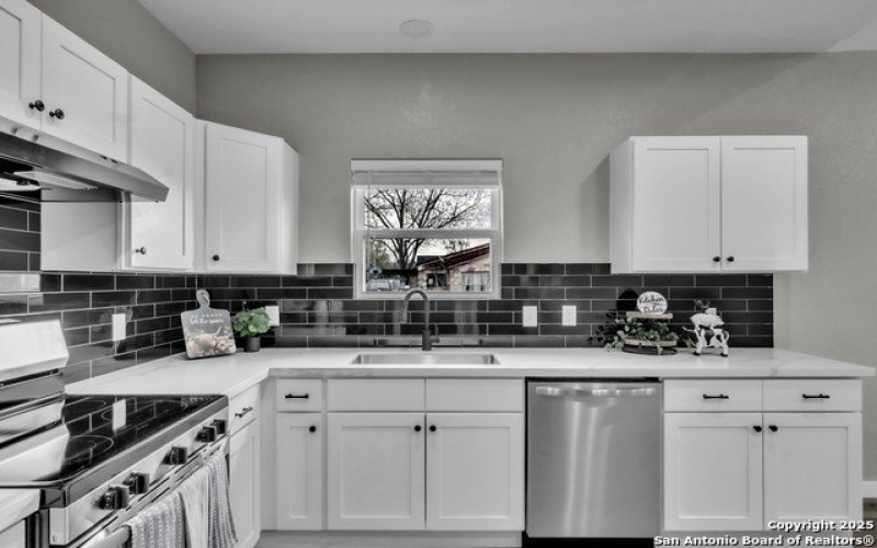 1702 17th, Hondo, TX 78861, 3 Habitaciones Habitaciones , ,2 BañosBaños,Residential,En Venta,1702 17th,0,1854862