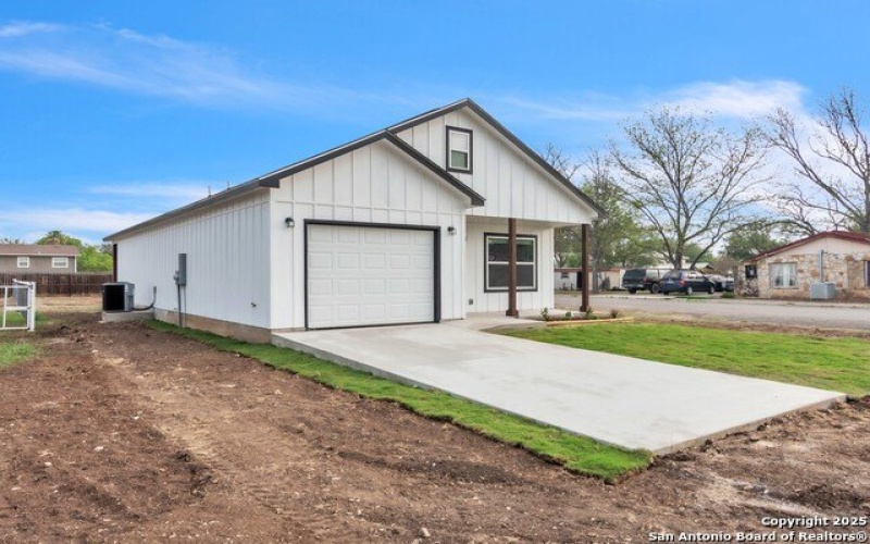 1702 17th, Hondo, TX 78861, 3 Habitaciones Habitaciones , ,2 BañosBaños,Residential,En Venta,1702 17th,0,1854862