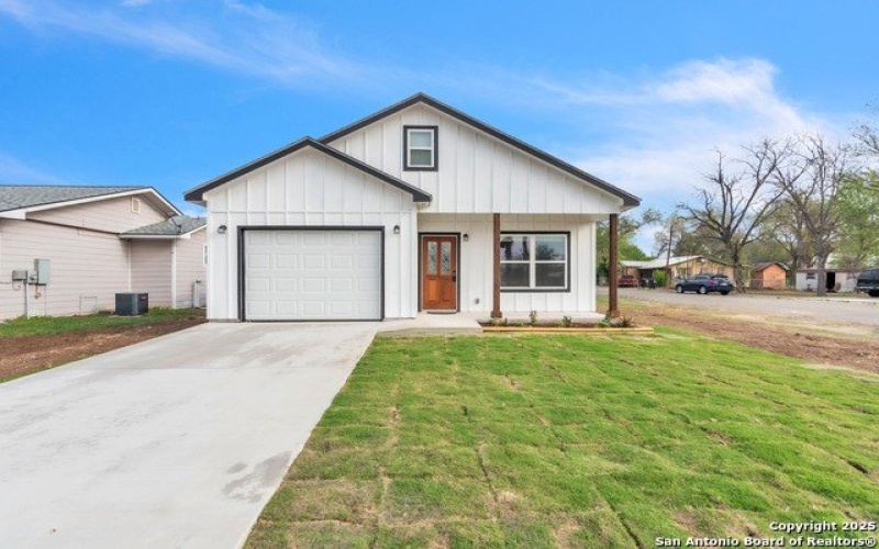 1702 17th, Hondo, TX 78861, 3 Habitaciones Habitaciones , ,2 BañosBaños,Residential,En Venta,1702 17th,0,1854862