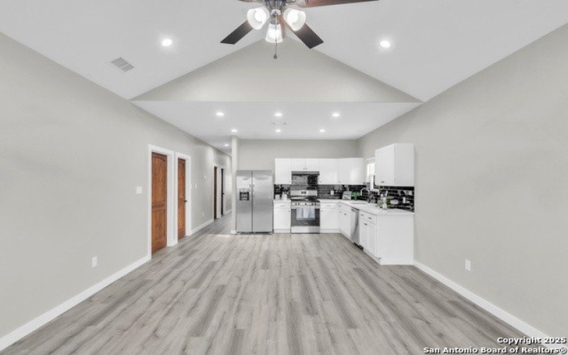 1702 17th, Hondo, TX 78861, 3 Habitaciones Habitaciones , ,2 BañosBaños,Residential,En Venta,1702 17th,0,1854862