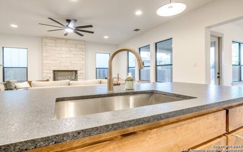 605 Graham, Boerne, TX 78006, 5 Habitaciones Habitaciones , ,3 BañosBaños,Residential,En Venta,605 Graham,1855682