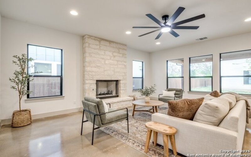 605 Graham, Boerne, TX 78006, 5 Habitaciones Habitaciones , ,3 BañosBaños,Residential,En Venta,605 Graham,1855682