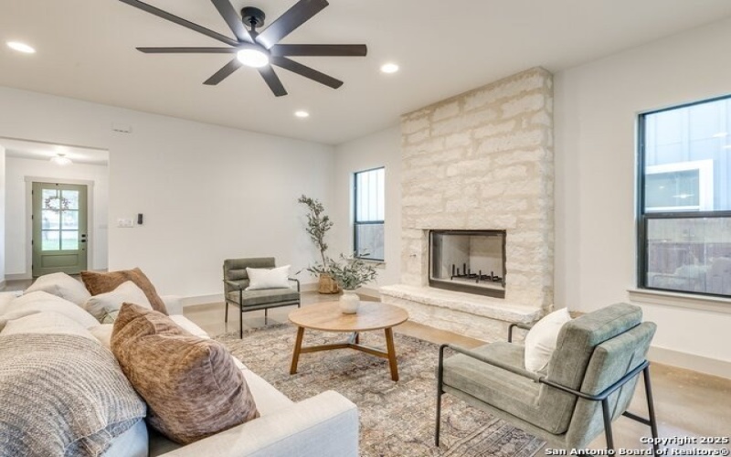 605 Graham, Boerne, TX 78006, 5 Habitaciones Habitaciones , ,3 BañosBaños,Residential,En Venta,605 Graham,1855682