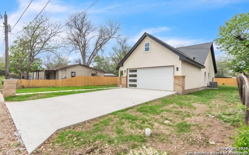 1318 Avenue D, Hondo, TX 78861, 3 Bedrooms Bedrooms, ,2 BathroomsBathrooms,Residential,For Sale,1318 Avenue D,0,1856537