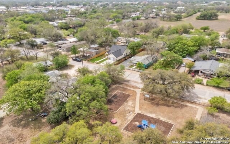 1318 Avenue D, Hondo, TX 78861, 3 Bedrooms Bedrooms, ,2 BathroomsBathrooms,Residential,For Sale,1318 Avenue D,0,1856537