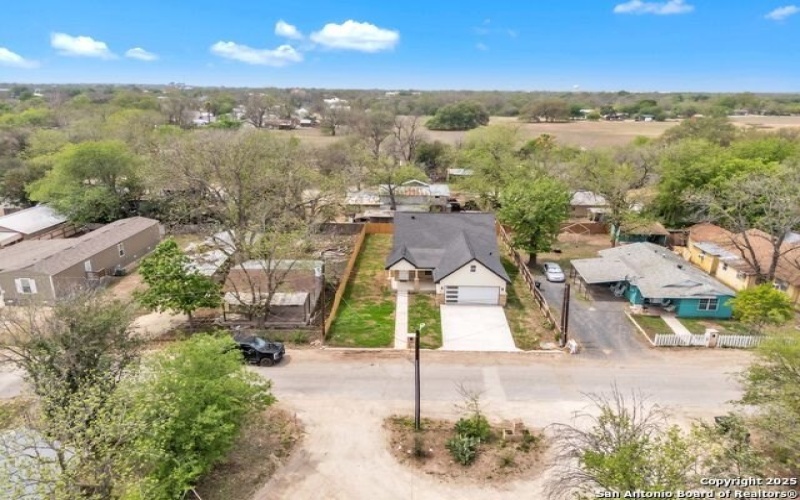 1318 Avenue D, Hondo, TX 78861, 3 Bedrooms Bedrooms, ,2 BathroomsBathrooms,Residential,For Sale,1318 Avenue D,0,1856537