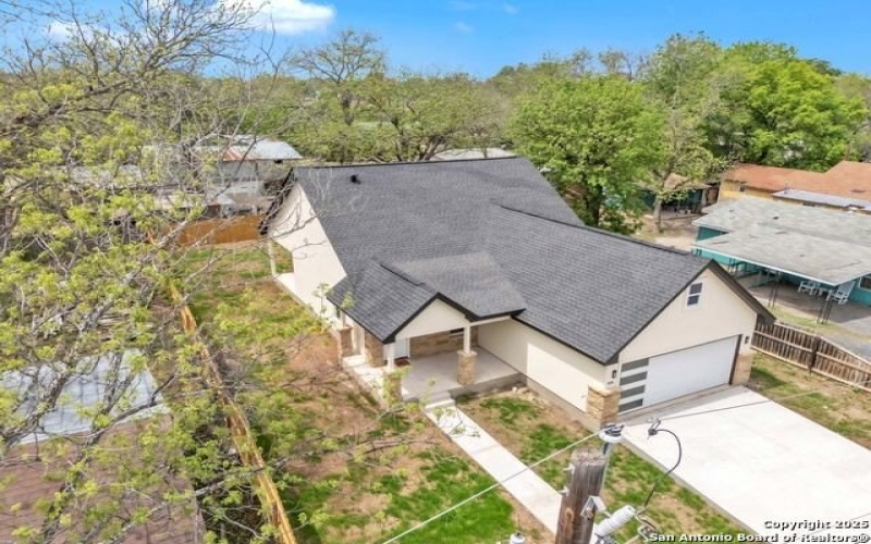 1318 Avenue D, Hondo, TX 78861, 3 Bedrooms Bedrooms, ,2 BathroomsBathrooms,Residential,For Sale,1318 Avenue D,0,1856537