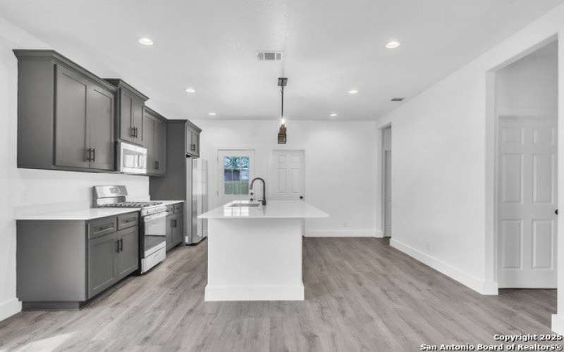 1318 Avenue D, Hondo, TX 78861, 3 Bedrooms Bedrooms, ,2 BathroomsBathrooms,Residential,For Sale,1318 Avenue D,0,1856537