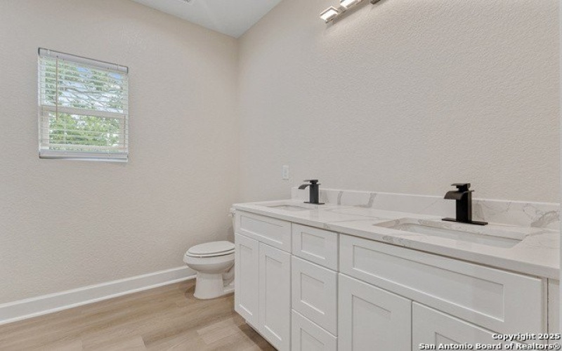 114 S Minter St, San Antonio, TX 78207, 3 Bedrooms Bedrooms, ,2 BathroomsBathrooms,Residential,For Sale,114 S Minter St,1860355